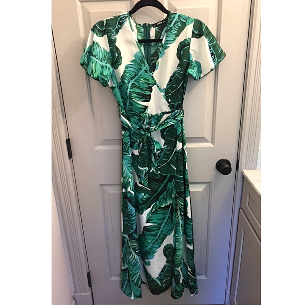 NWOT Tropical dress with thigh high slit